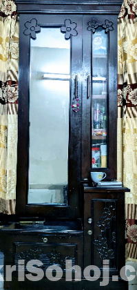 একটি ড্রেসিং টেবিল ও একটি আলমিরা বিক্রয় হবে